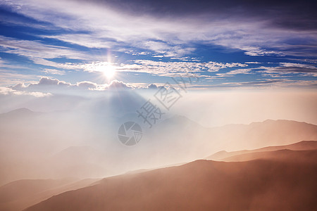 哈莱卡拉夏威夷毛伊岛黑拉卡拉火山美丽的日出场景图片