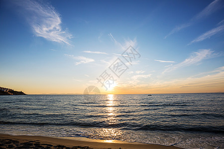 海上日落美丽的彩色日落海边适合壁纸背景图像图片