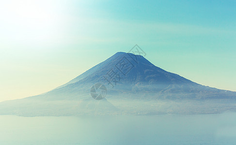 阿蒂特兰湖洲危地马拉高地美丽的阿蒂特兰湖火山图片
