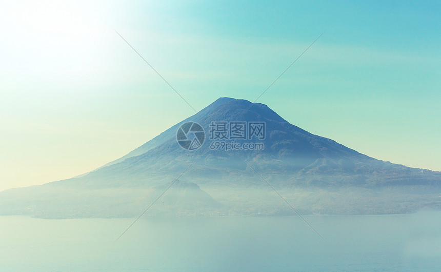 阿蒂特兰湖洲危地马拉高地美丽的阿蒂特兰湖火山图片