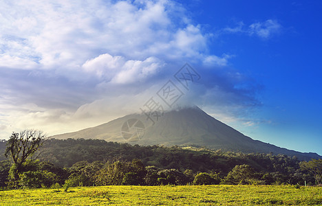 埃纳尔火山洲风景如画的埃纳尔火山图片