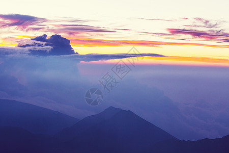 哈莱卡拉夏威夷毛伊岛黑拉卡拉火山美丽的日出场景图片