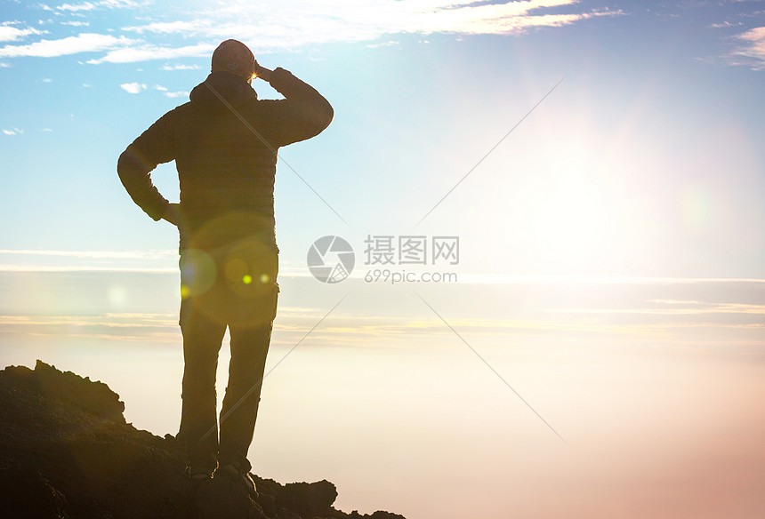 云层之上山中云层上方的美丽景色高清图片下载 正版图片 摄图网 云层之上山中云层上方的美丽景色高清图片下载 正版图片 摄图网