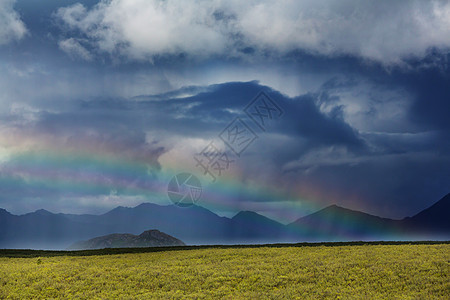 山中的彩虹阿拉斯加山上的彩虹图片