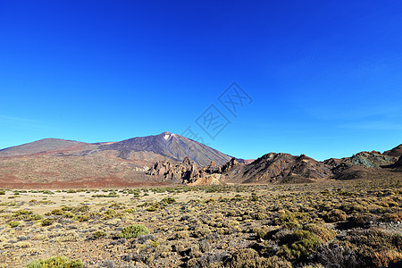 火山顶部的天空山景图片