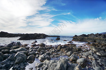 天空高于岩石石头海岸海洋景观图片