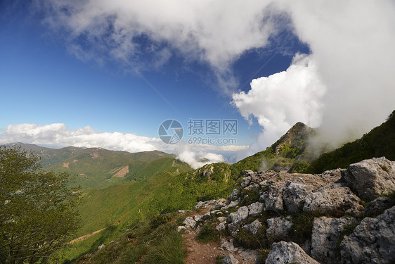 山峰蓝天图片