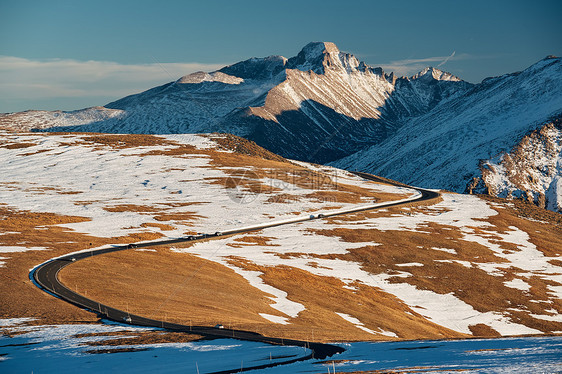 高山冻原的公路科罗拉多州洛基山公园小径山脊路,美国最高的12,183英尺连续公路高寒冻原与岩石山脉秋天图片