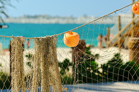 海滩上的渔网阿联酋迪拜海滩上的渔网图片