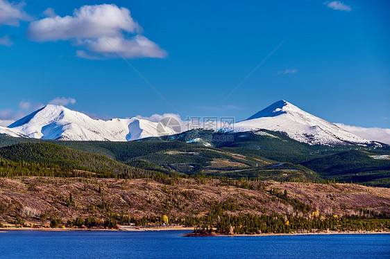 秋雪中的狄龙水库天鹅山洛基山,科罗拉多州,美国图片