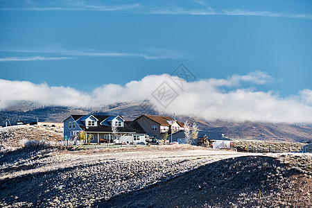 季节变化,场雪霜冻低云洛基山,科罗拉多州,美国图片