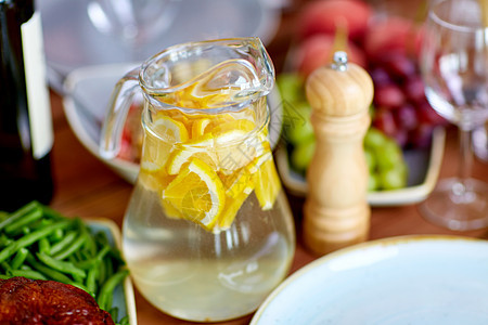 饮料璃罐柠檬水食物桌子上桌上杯柠檬水食物图片