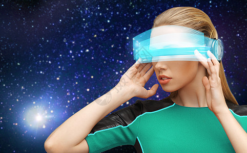 ,未来技术人的美丽的未来主义女人虚拟现实眼镜上的星星背景太空上虚拟现实眼镜中的女人图片
