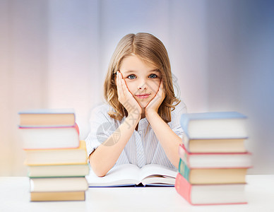 教育,人,孩子学校学生女孩阅读书籍玫瑰石英宁静梯度背景学生女孩读书图片
