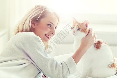 宠物猫咪与女人图片