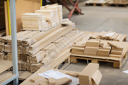 生产制造木工行业车间木制中密度纤维板木工工厂的木板纤维板图片