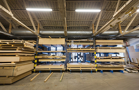 生产制造木工行业存放工厂仓库的木板存放木工工厂仓库的木板图片