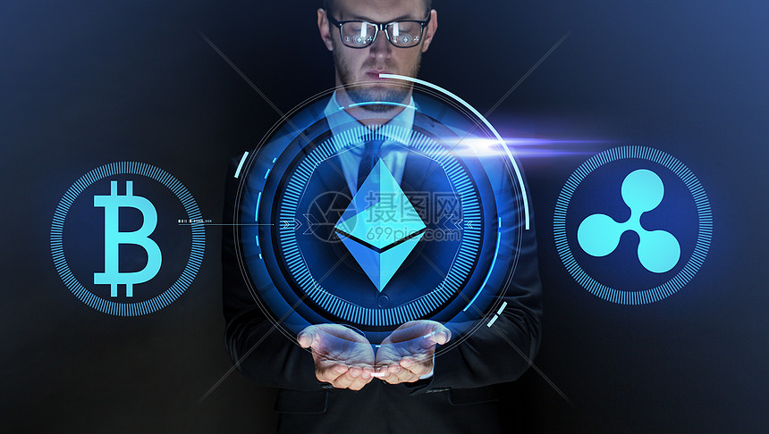 ‘~加密货币金融技术商业黑暗背景下的虚拟屏幕上用比特币Etalum波纹图标商人加密货币图标的商人  ~’ 的图片