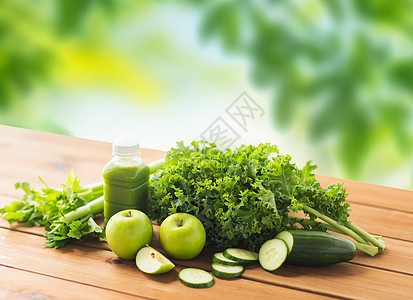 水果蔬菜放在木质桌子上背景图片