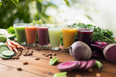 健康的饮食,饮料,饮食排眼镜与同的水果蔬菜汁食物桌子上的绿色自然背景同水果蔬菜汁的眼镜同水果蔬图片