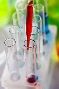 实验室管上的吸管上流出的血实验室的管子图片