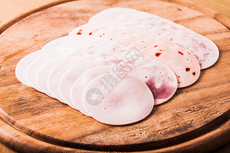 肉熟食木板上冷肉制品图片