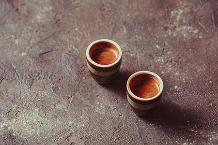 两杯咖啡浓缩咖啡两杯咖啡浓缩咖啡老式棕色石板上,两杯咖啡浓缩咖啡图片