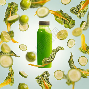 绿色冰沙瓶与飞行下降的成分柑橘类水果,黄瓜猪油叶浅蓝色背景健康排饮料排,节食,清洁饮食图片