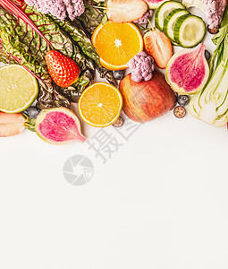 各种新鲜的彩色水果蔬菜白色背景,顶部视图,边界健康食品清洁饮食理念图片