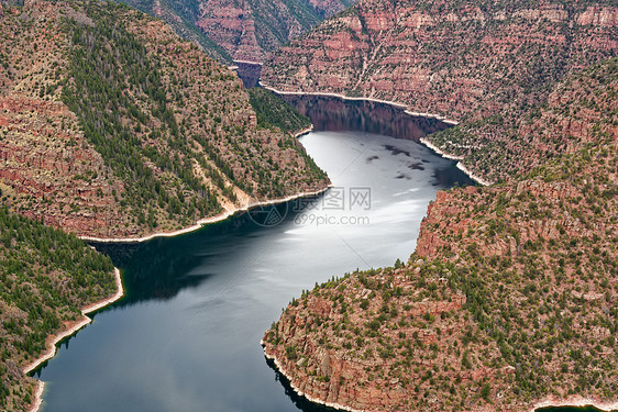 犹他州火焰峡谷红色峡谷的远景犹他州火焰峡谷娱乐活动区的红色峡谷图片