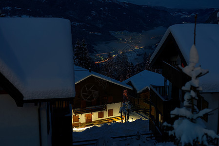 福加里达的夜景,个滑雪胜地白云石山福加里达的夜景,个滑雪胜地白云石山,意大利图片