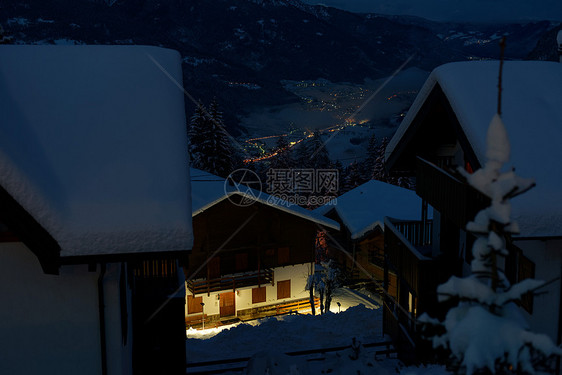 福加里达的夜景,个滑雪胜地白云石山福加里达的夜景,个滑雪胜地白云石山,意大利图片