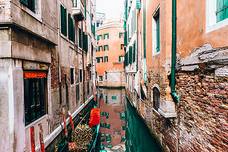 意大利威尼斯狭窄的街道运河背景