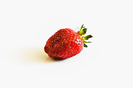 草莓浆果白色背景图片