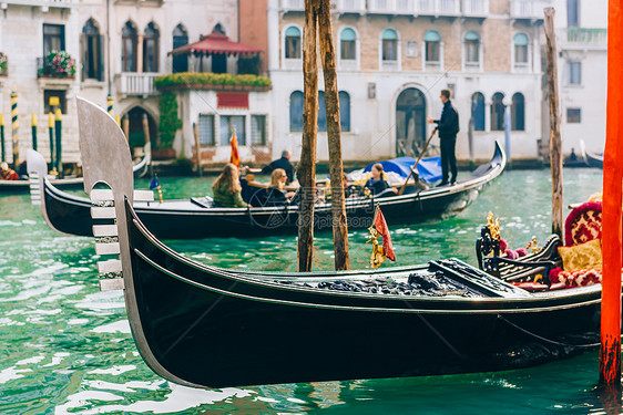 意大利威尼斯大运河上的贡多拉图片
