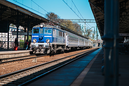 火车站的铁路轨道,列达波兰的火车图片