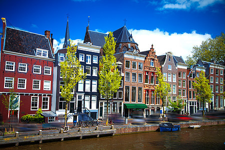 美丽的阿姆斯特丹运河与桥梁典型的荷兰房屋荷兰图片