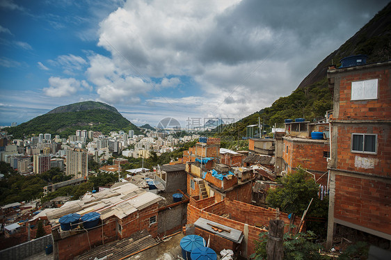 巴西里约热内卢贫民窟五颜六色的彩绘建筑图片