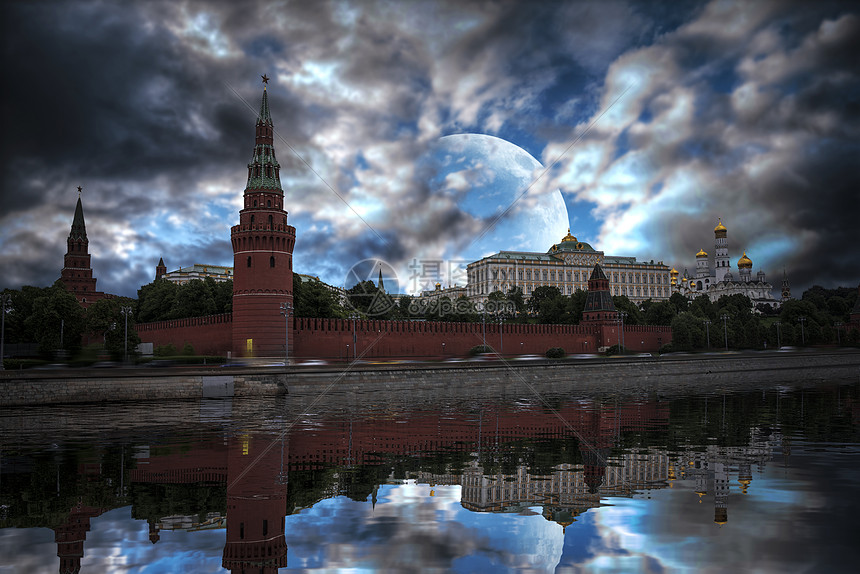 红色广场俄罗斯的主要象征莫斯科晚上月亮的背景下红色广场图片
