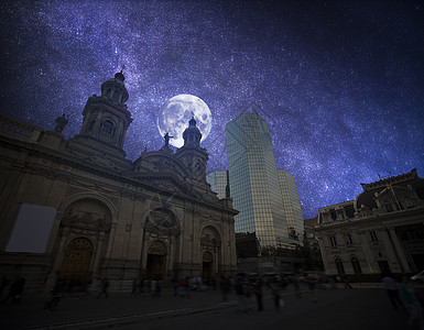 智利地亚哥广场夜晚,星空月亮照耀着地亚哥,智利图片