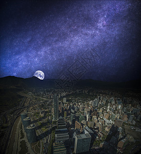 地亚哥智利洛斯安德斯山脉的全景夜晚,星空月亮照耀地亚哥智利全景图片
