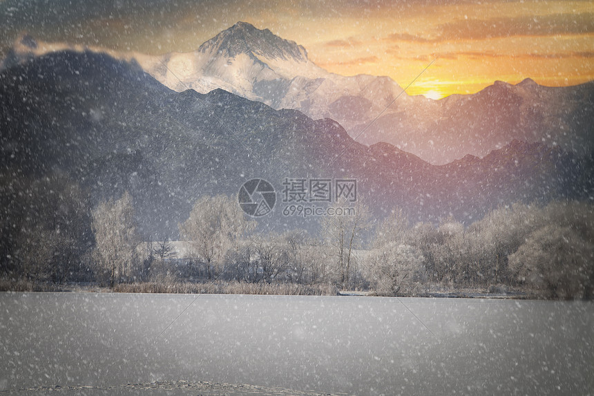 冬季景观山背景中的森林山背景中的森林高清图片下载 正版图片 摄图网 冬季景观山背景中的森林山背景中的森林高清图片下载 正版图片 摄图网
