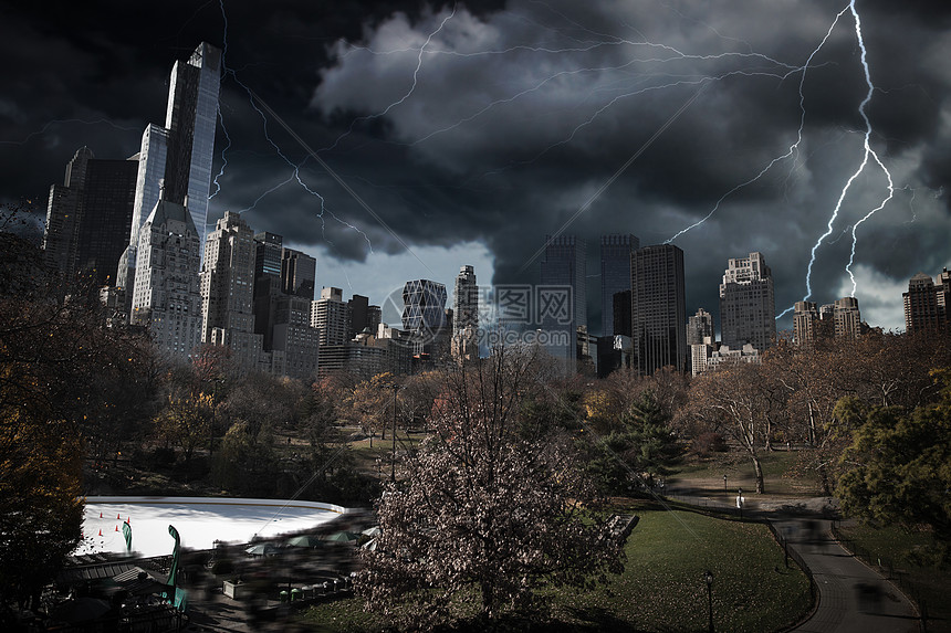 雷雨闪电纽约市曼哈顿中央公园雷雨与闪电图片