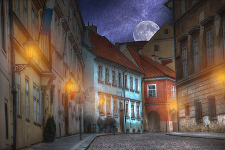 布拉格之夜的老街道灯光,星星月亮闪闪发光布拉格之夜的老街道图片