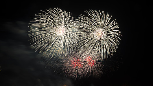 夜空中五颜六色的烟花多色烟花图片