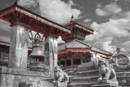 尼泊尔加德满都瓦利的巴克塔普尔的杜巴尔广场寺庙黑白照片图片