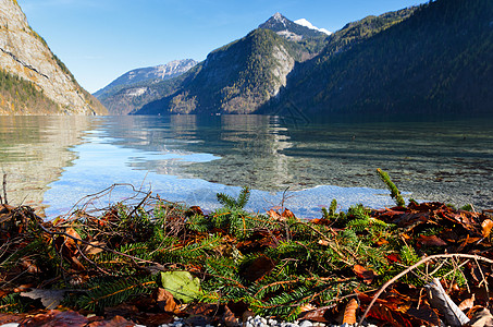 秋季高山湖科尼吉湖船景,巴伐利亚,德国科尼吉的船景图片