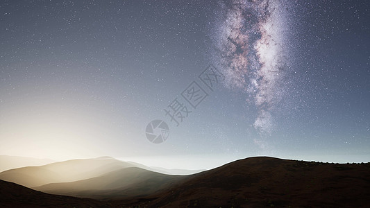 沙漠山脉上方的银河系恒星图片