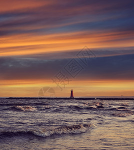日落时的悲怆灯塔的景色背景图片