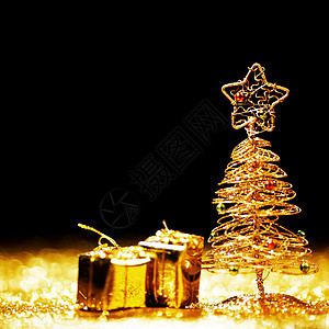 闪光背景上的玩具金色装饰诞树图片